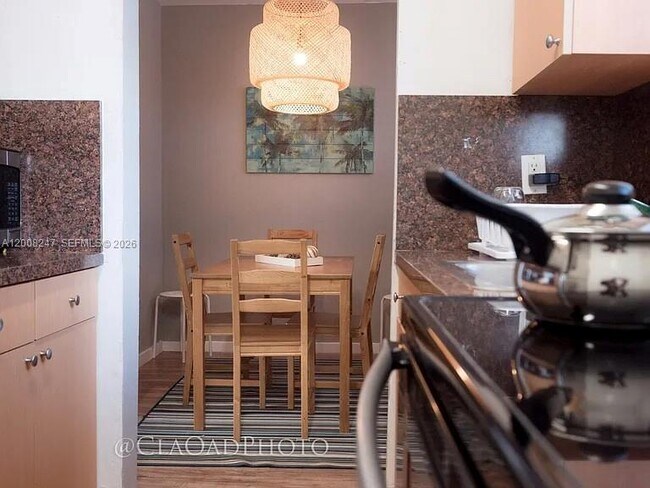 Photo - 375 SW 19th Ave Unit 3