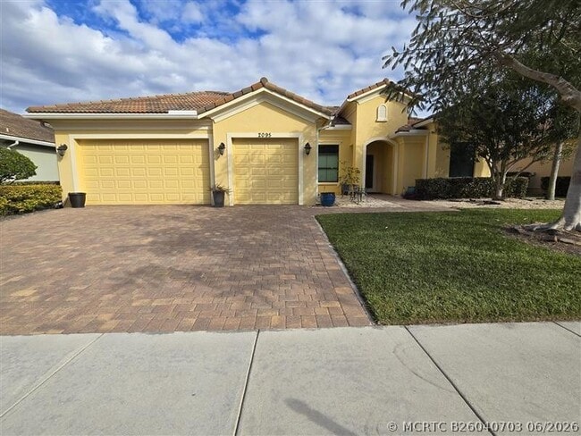 Photo - 2095 NW Diamond Creek Way
