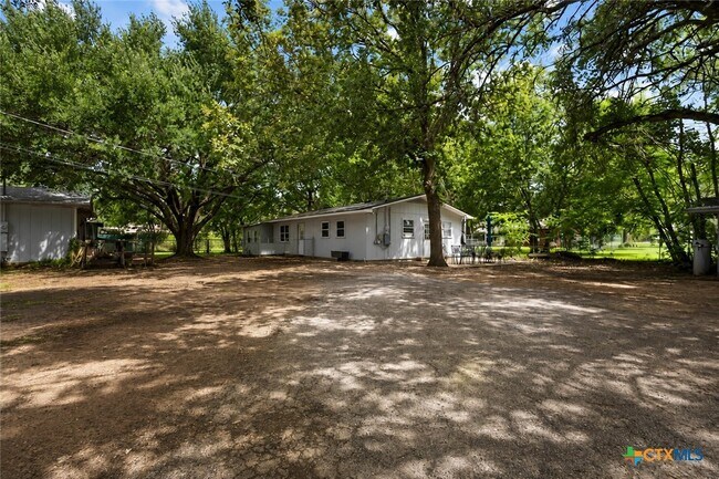 Building Photo - 761 Whippoorwill Dr