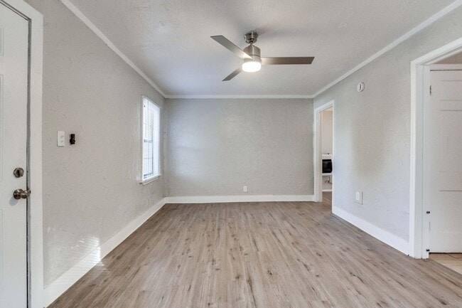 Photo - 506 E Curtis Dr