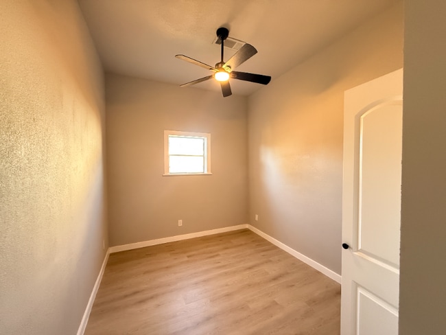 Photo - 2209 Gano St Unidad 2