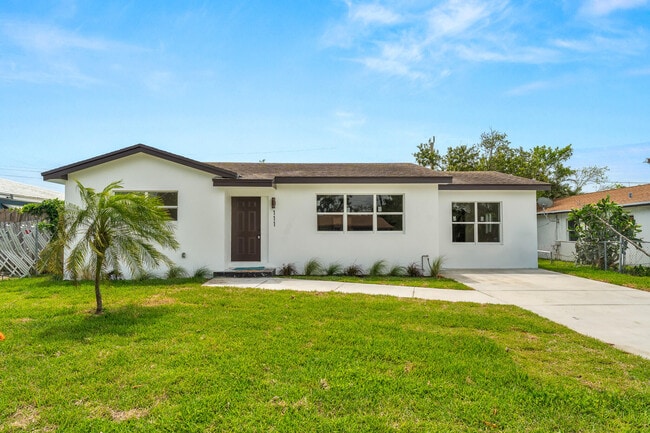 Building Photo - 111 W 35th St