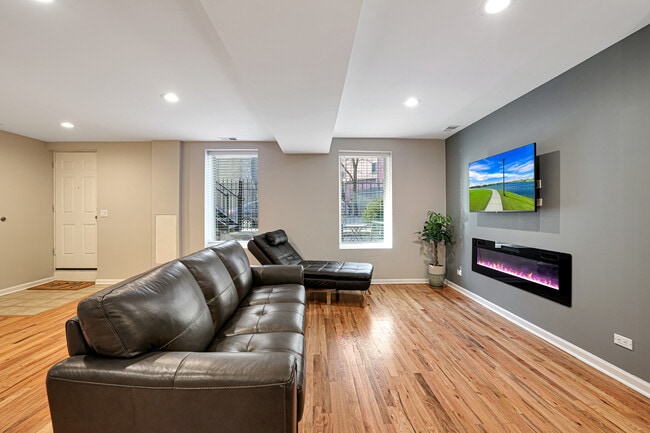 Photo - 1859 N Winnebago Ave Unidad GARDEN