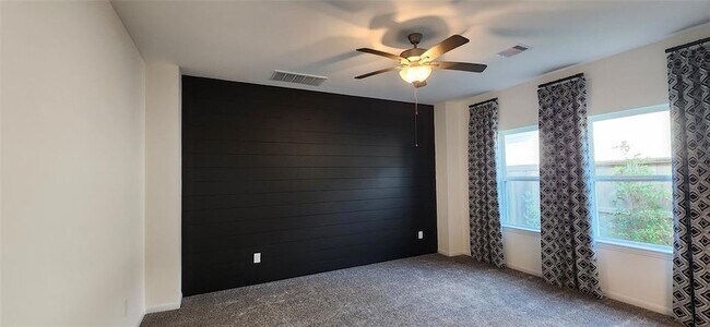 Photo - 201 Water Grass Trl