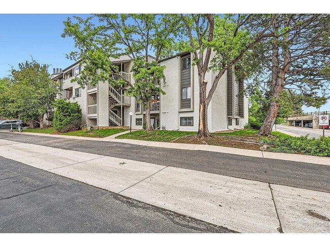 Building Photo - "Charming 2-Bed, 2-Bath Apartment in Boulder – Spacious 920 Sq Ft Gem!" Unit 308
