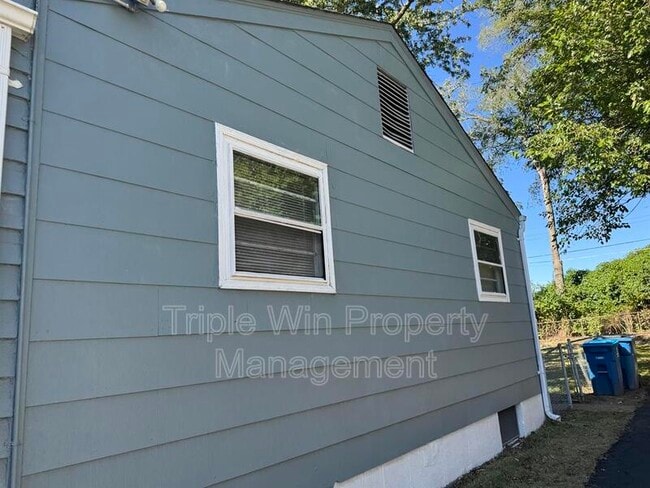 Photo - 8629 Elwyn Dr