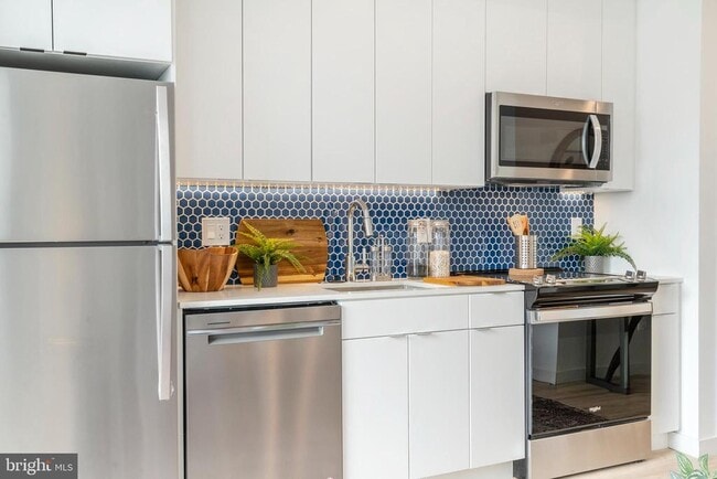 Photo - 1131-39 N Front St Unit 608