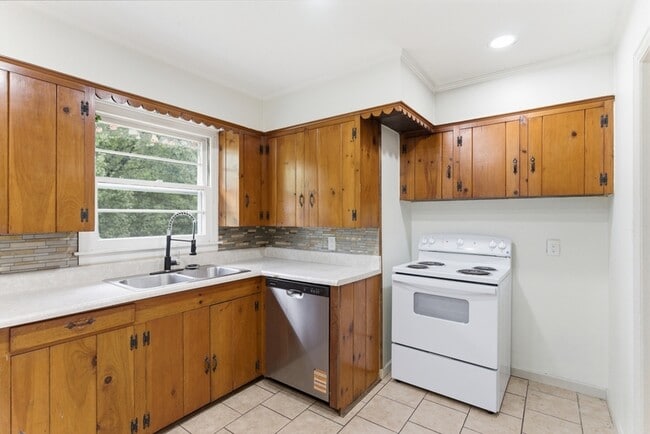 Photo - 1415 Creekwood Dr