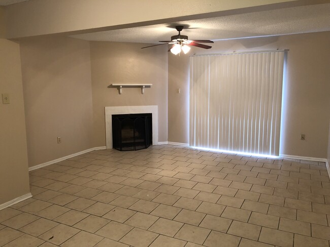 Building Photo - 8845 GSRI Ave Unit 8845-C