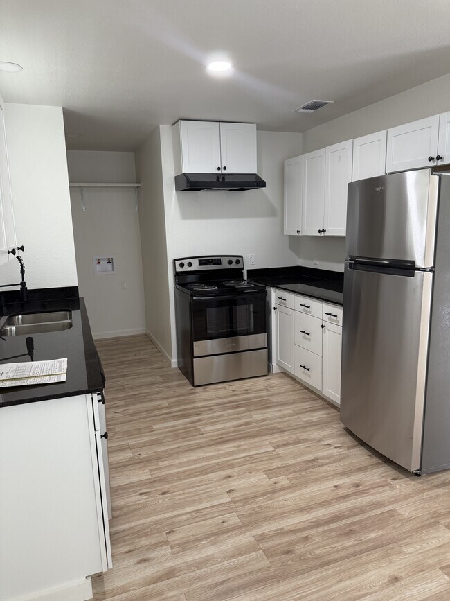 Building Photo - 831 Fisher St Rental