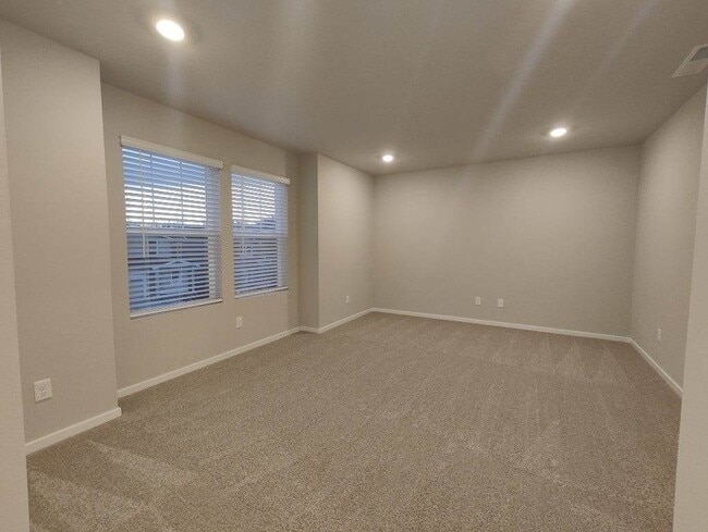 Building Photo - 1429 SW Pendleton Way