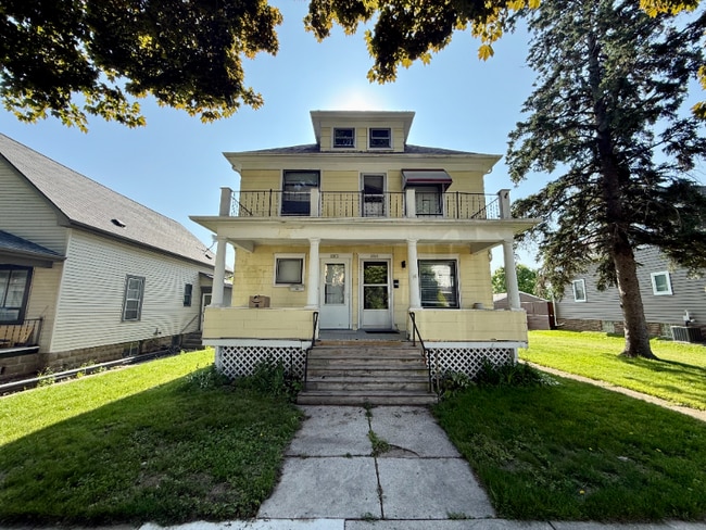 Building Photo - 1303 S 19th St Rental