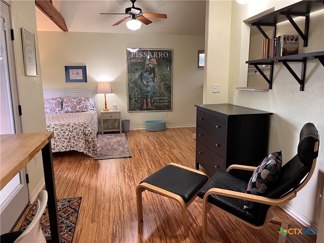 Photo - 121 Butler Ln