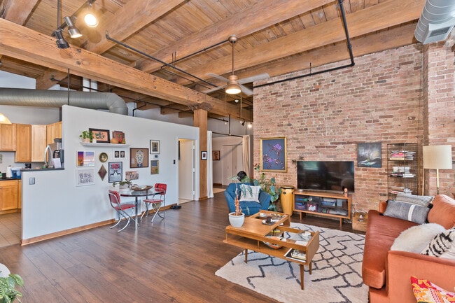 Photo - 400 S Green St Unit 212