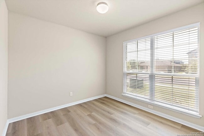 Photo - 117 Linden Ln