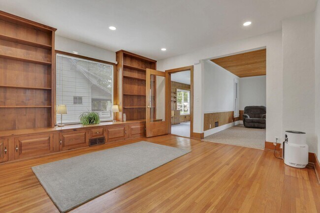 426 W 6th St