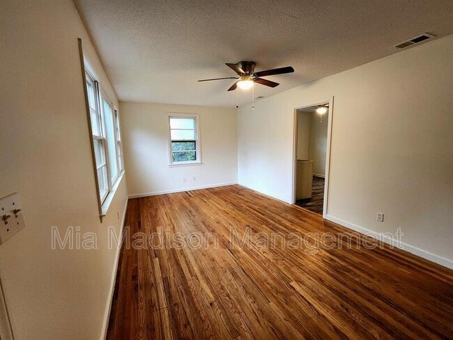Photo - 105 Evora St