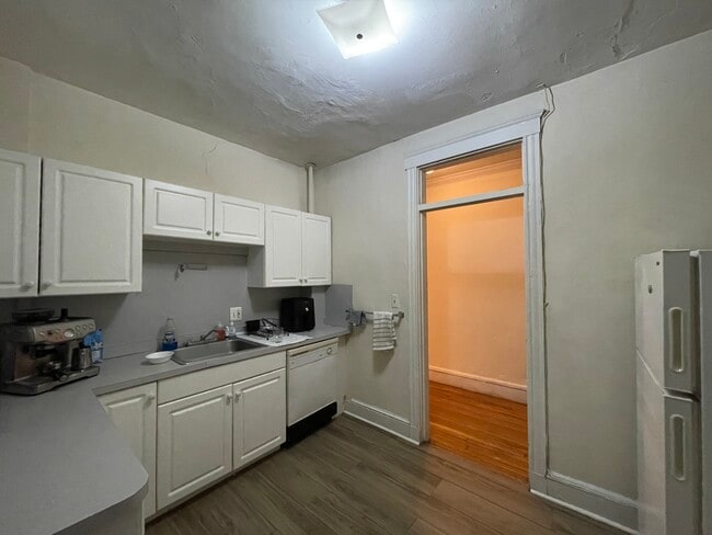 Building Photo - 54 Egmont St Unit 2 Rental