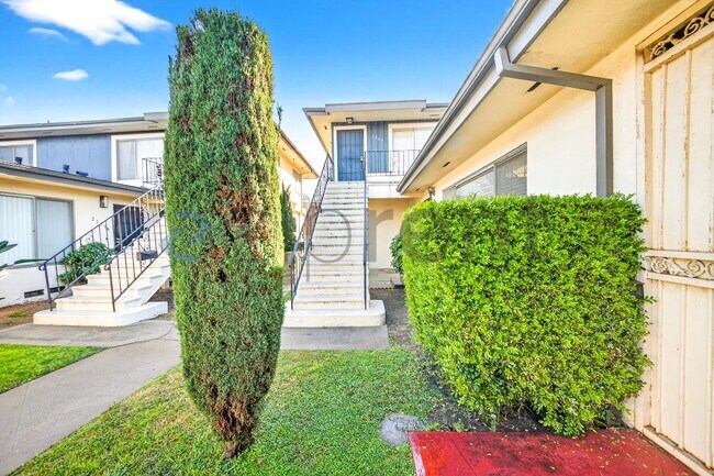 Photo - 2303 W Beverly Blvd