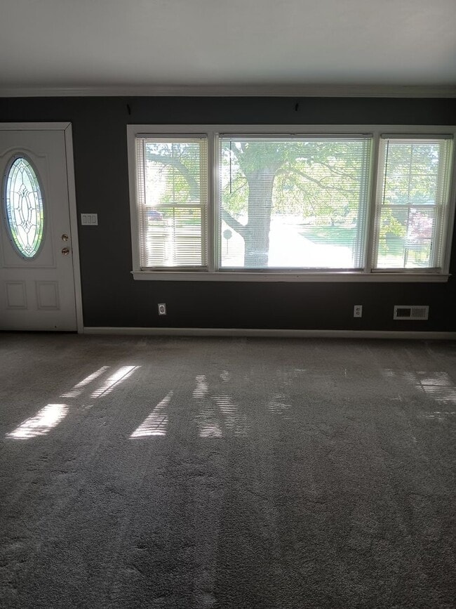 Building Photo - Charming 3BR House in Louisville