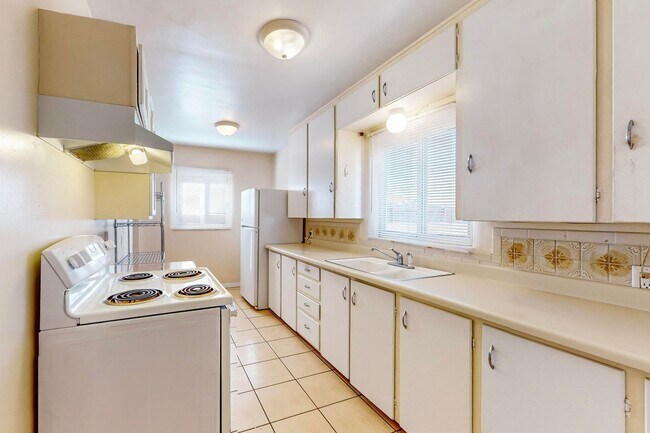 Photo - 327 Jefferson St NE Unit Main House