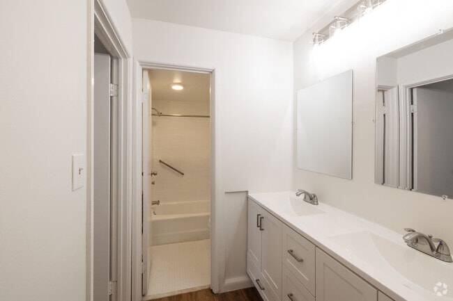 2BR, 1BA - 931SF - Master Bathroom - Village One Apartments