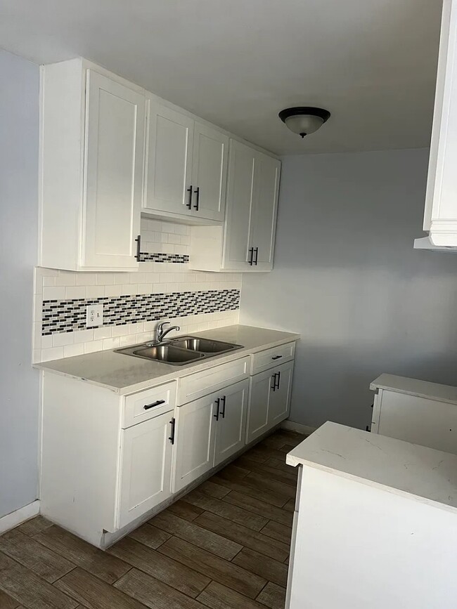 Photo - 9318 Victoria Ave