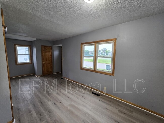Photo - 301 Rath St