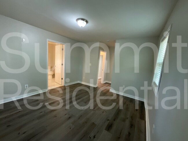 Photo - 2590 Godfrey Dr NW