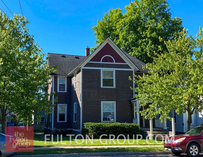 Photo - 740 Fulton St E