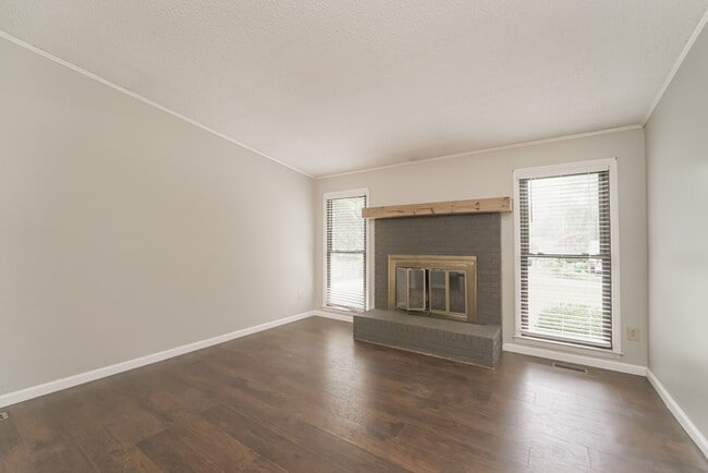 515 E Lee Ave