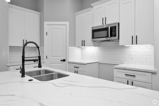 Building Photo - 6918 Dumble St Rental