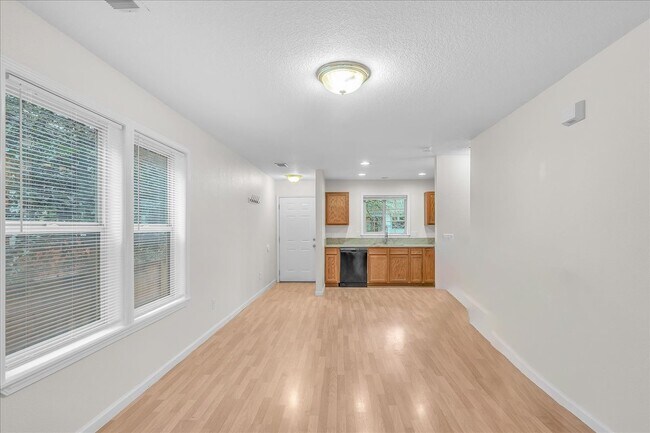 Photo - 55 NE Cook St