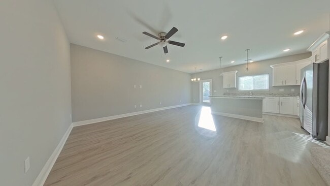 806 Kenneth Dr