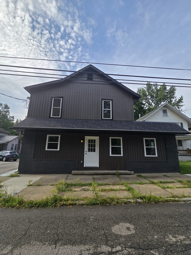Building Photo - 817 E Bowman St Unit 1