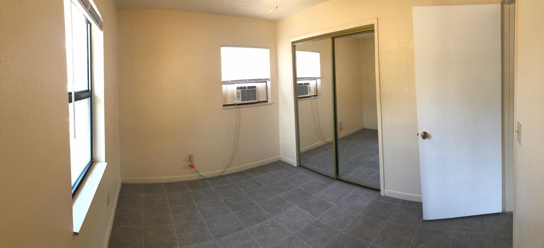 Photo - 2403 Everett St