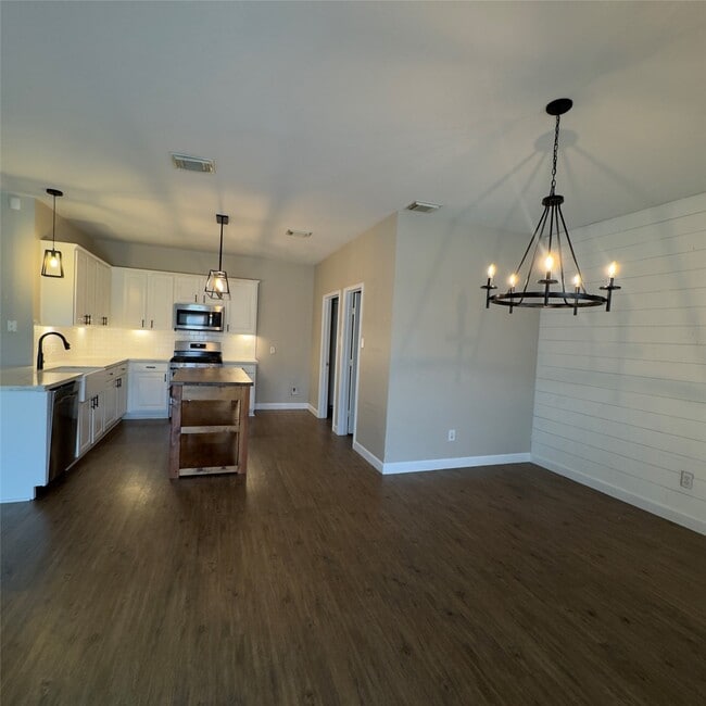 2417 Seguine Dr