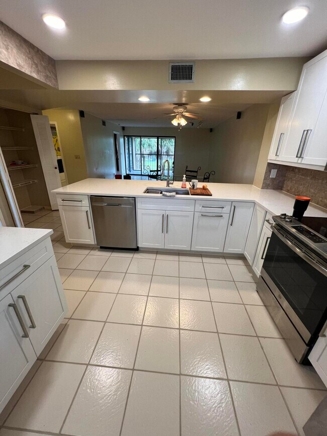 Photo - 960 NW 45th St Unidad B-6