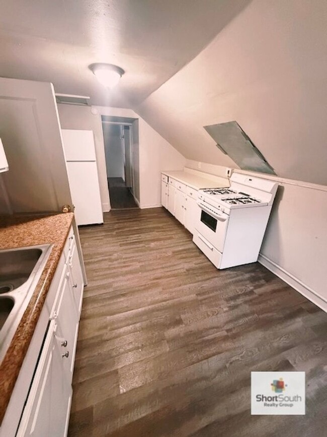 Building Photo - 861 Washington Ave Unit 2