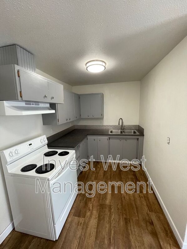 Building Photo - 277 Main Ave