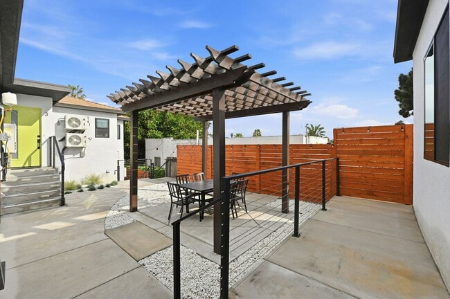 Photo - 2735 Broadway-8 Unidad 8