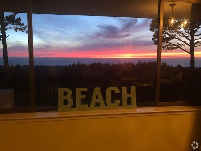Building Photo - Amazing Views from this 3-Bedroom 3 Bath C... Rental