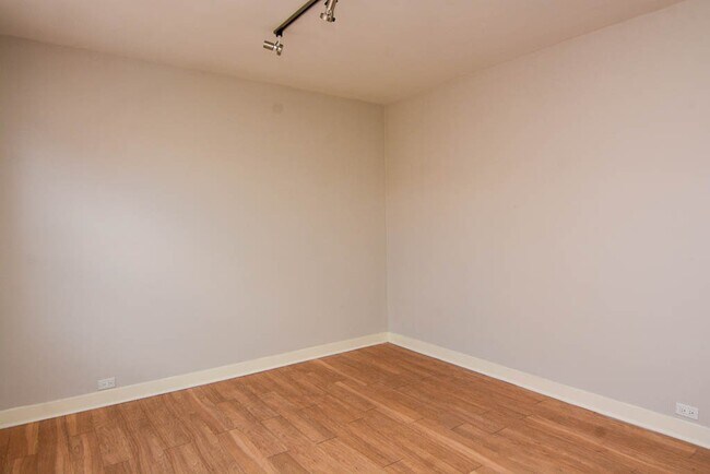 Photo - 511 W Belmont Ave Unit 54