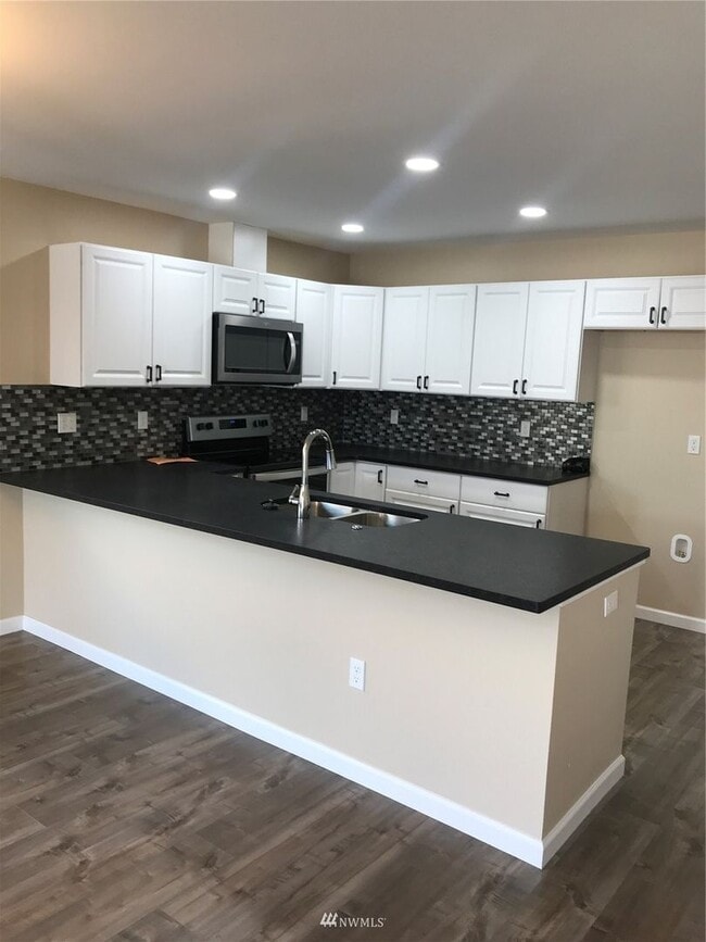 3-Bedroom Home with Garage and Fenced Yard... - 3-Bedroom Home with Garage and Fenced Yard...