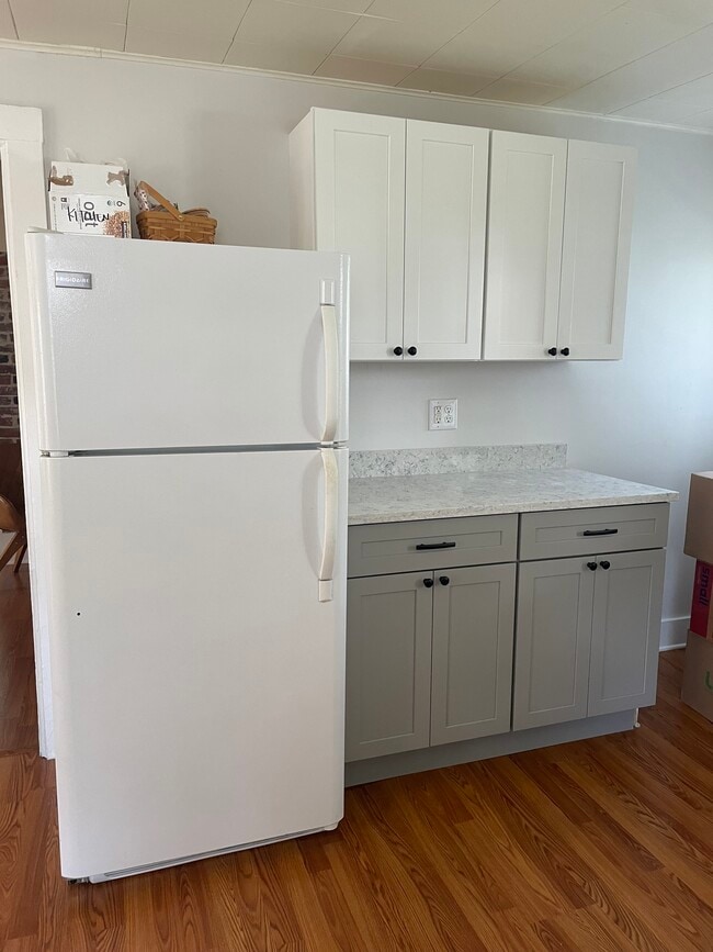 Kitchen - 39 Maple St Unit A