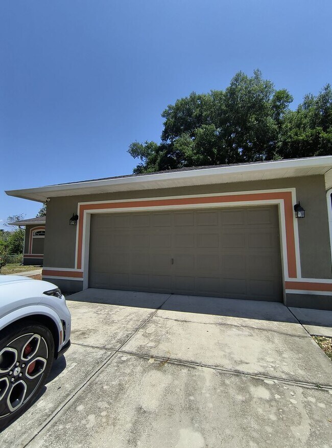 Photo - Beautiful 3 Bedroom 2 Bathroom Bungalow in...