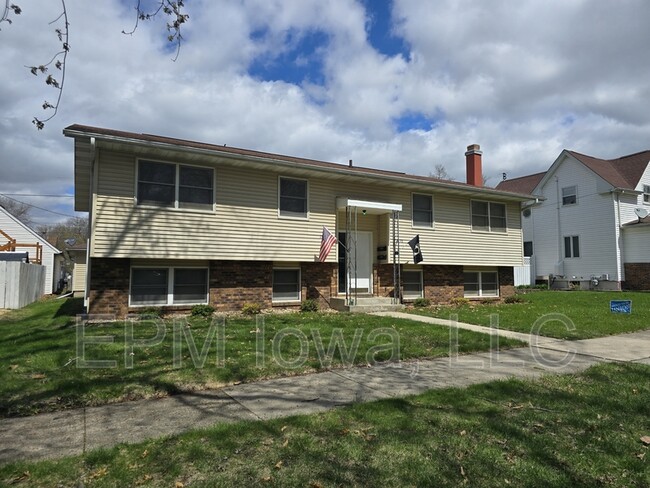 Building Photo - 1840 W 3rd St Rental