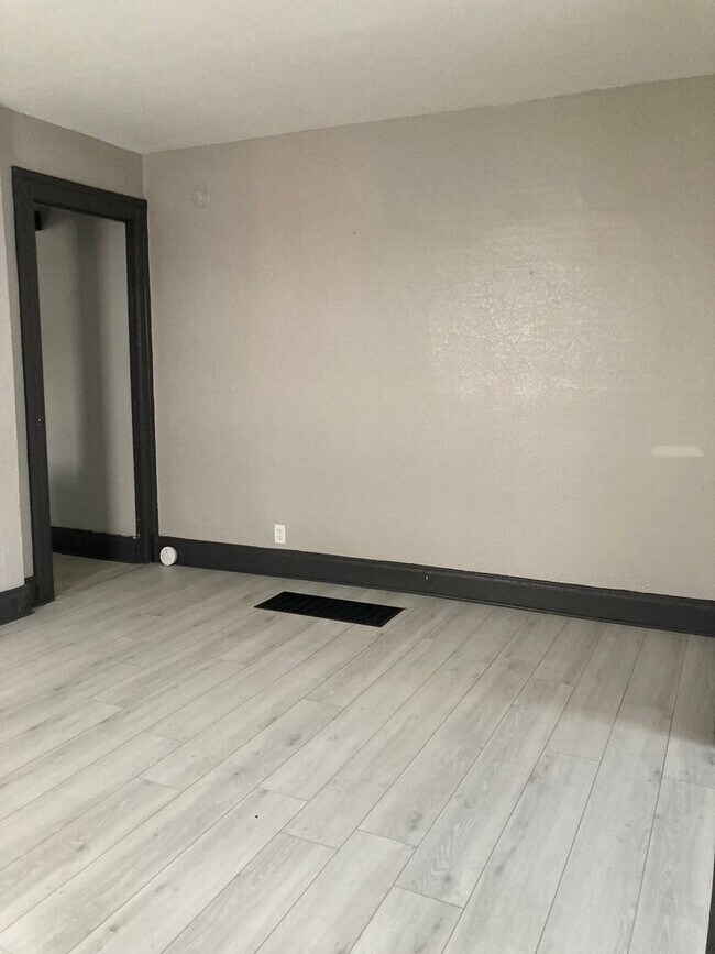 Photo - 820-822 HUFFMAN Unidad 822