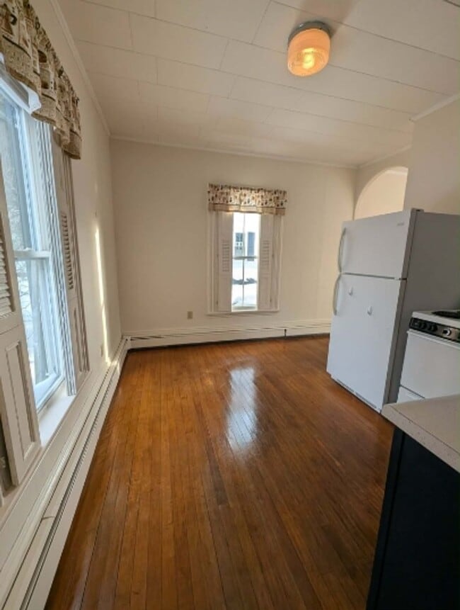 Photo - 145 Center St Unidad A