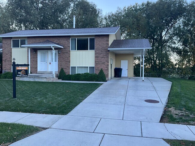 Photo - 681 E 2300 N Unit Upstairs